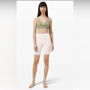 Lululemon women ribbed contoured HR Short- white